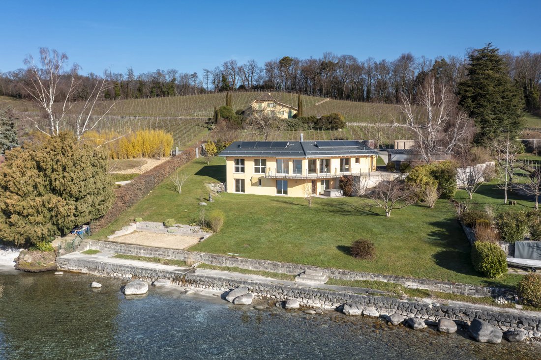 house 3 bedrooms 3 bathrooms in Perroy, Switzerland