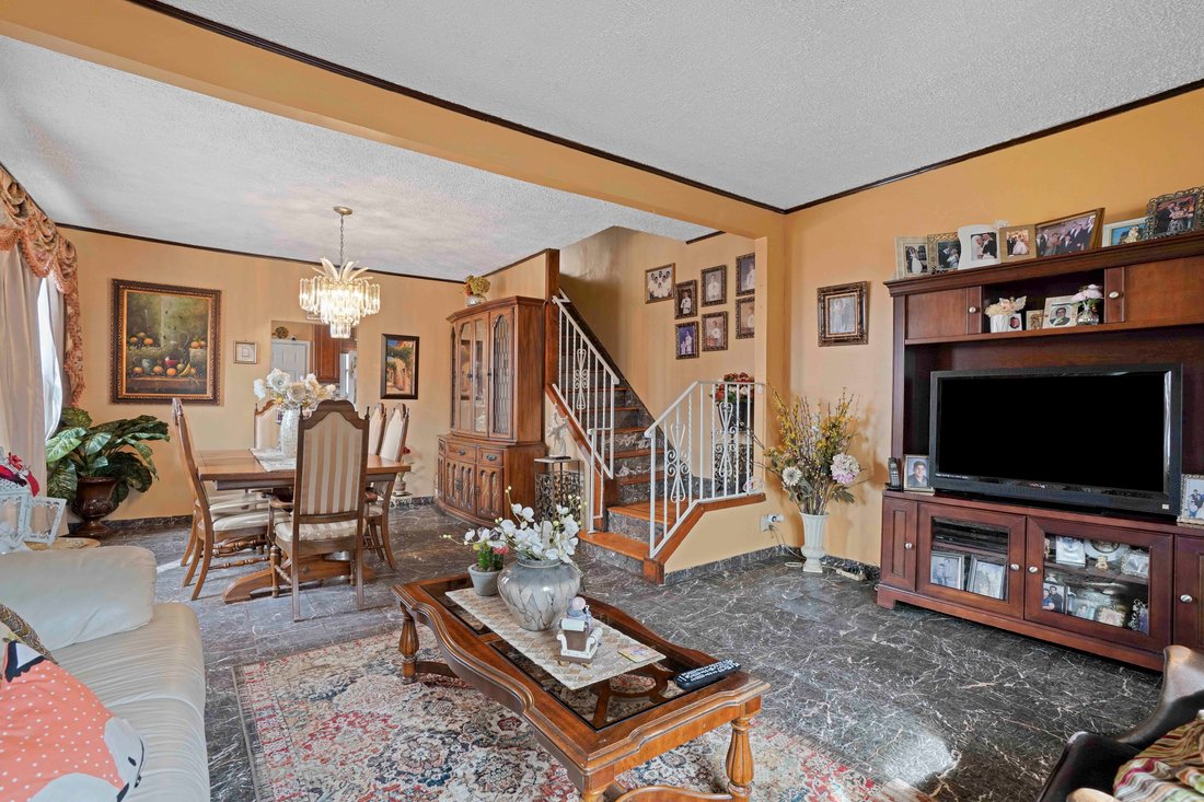 House in New York, New York, United States 4 - 17423084