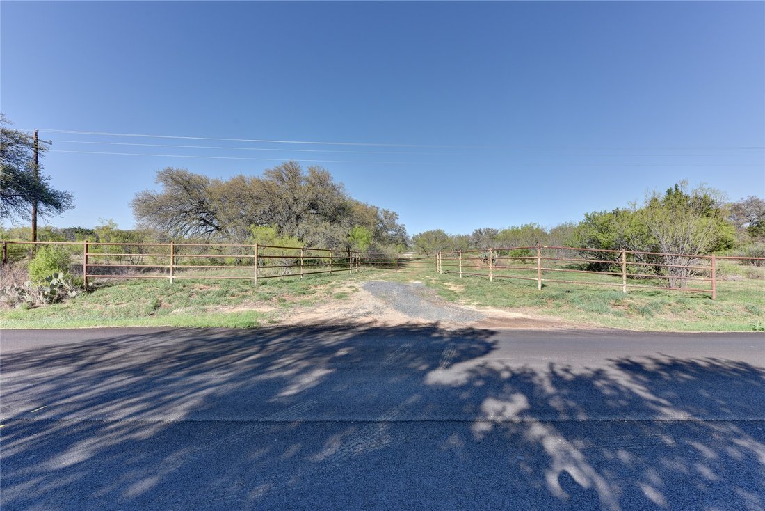Farm Ranch in Spicewood, Texas, United States 2 - 17426701