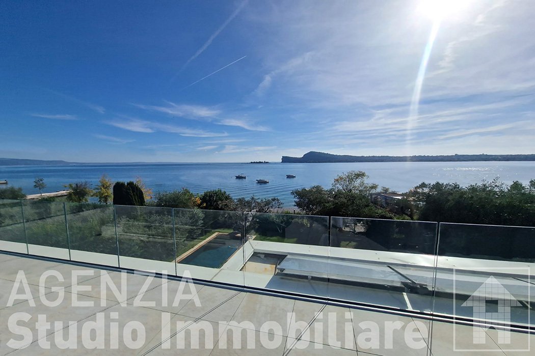 Villa in San Felice del Benaco, Lombardy, Italy 1 - 17424916