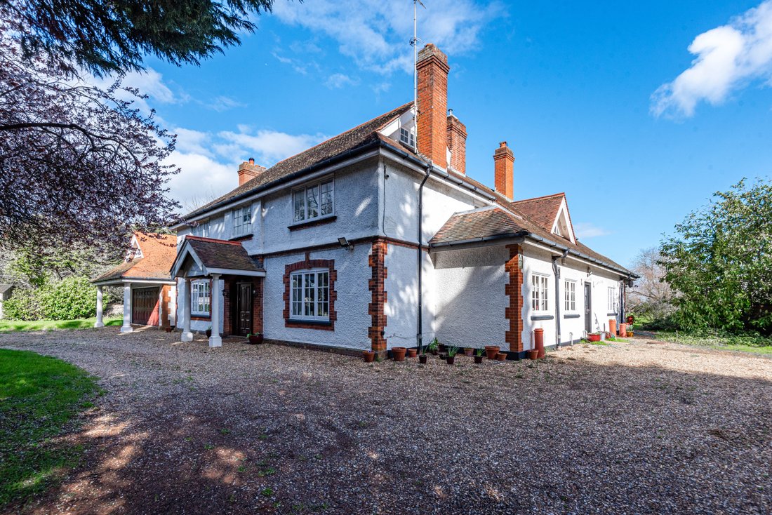 House in Broadley Common, Roydon, England 2 - 17426842