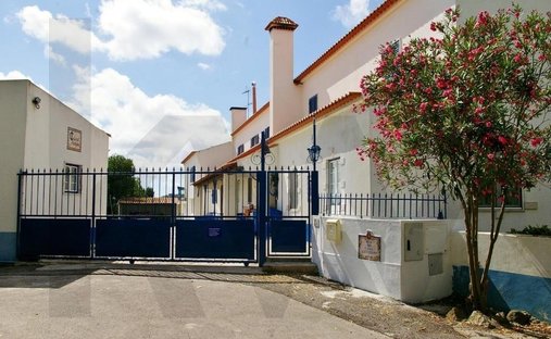 House in Almargem do Bispo, Lisbon, Portugal 1