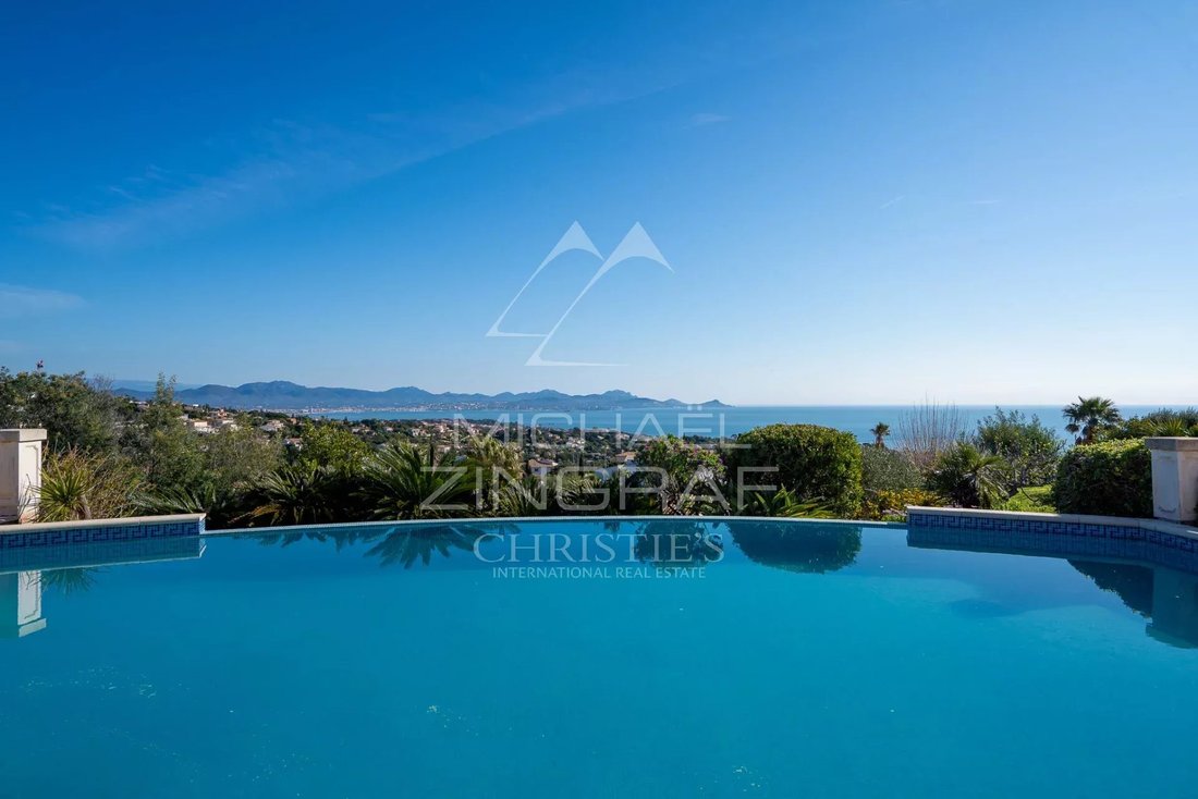 Villa in Les Issambres, Roquebrune-sur-Argens, France 2 - 17423589
