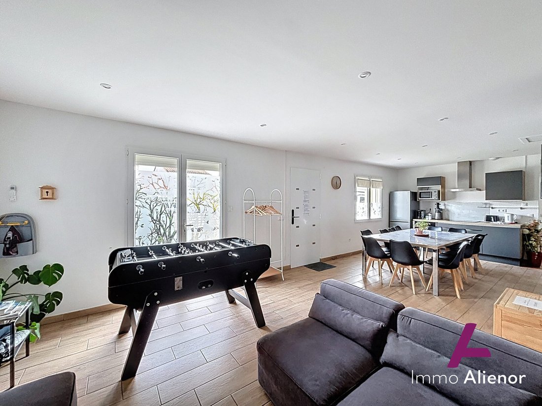 House in Saint-Medard-en-Jalles, Nouvelle-Aquitaine, France 3 - 17426472