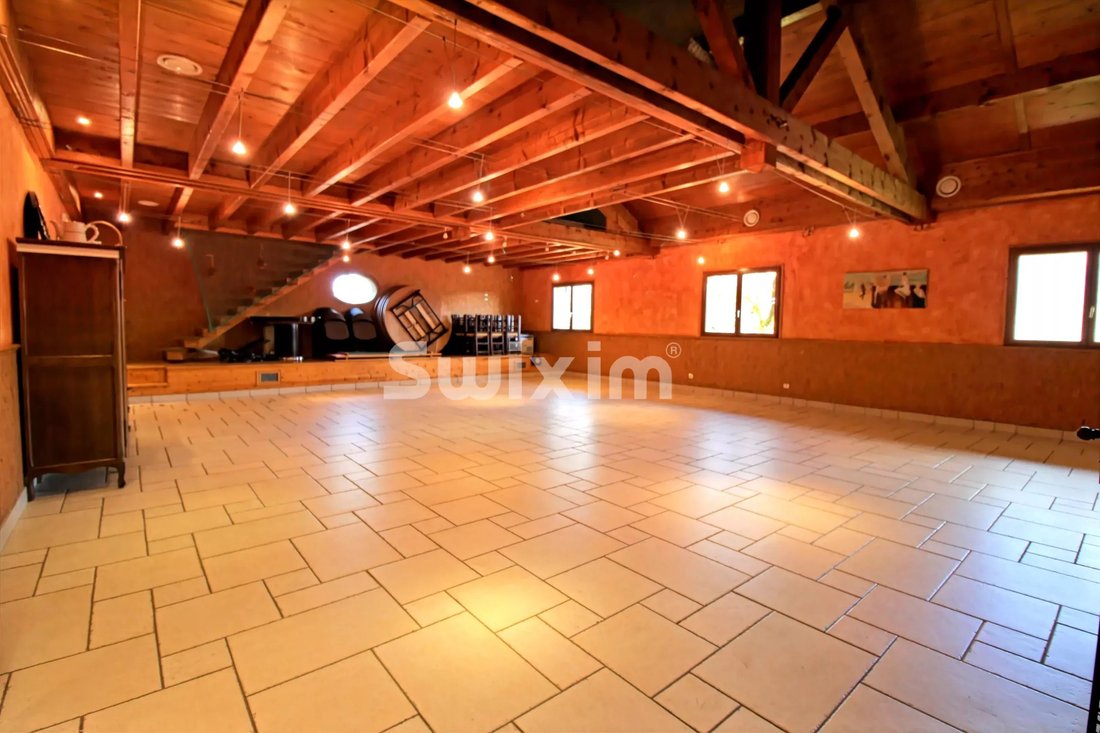 Estate in Saint-Claude, Bourgogne – Franche-Comté, France 2 - 17423701