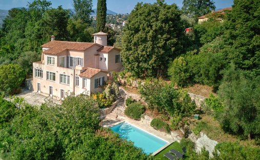 Villa in Saint Veran, Cagnes-sur-Mer, France 1