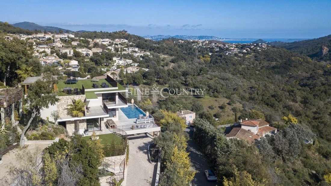 Villa in Exterieurs, Frejus, France 2 - 17423142