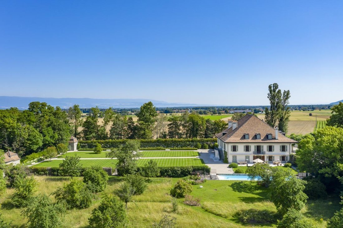 The Royal Estate And Chateau De Merlinge