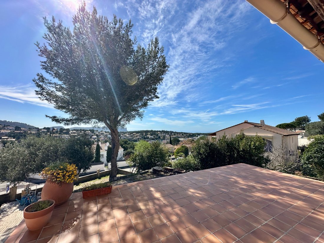 Villa in Carnoux-en-Provence, Provence-Alpes-Côte d'Azur, France 3 - 17423231