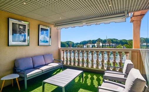 Apartment in Gabelle-Courcettes-Les Clos, Vallauris, France 1