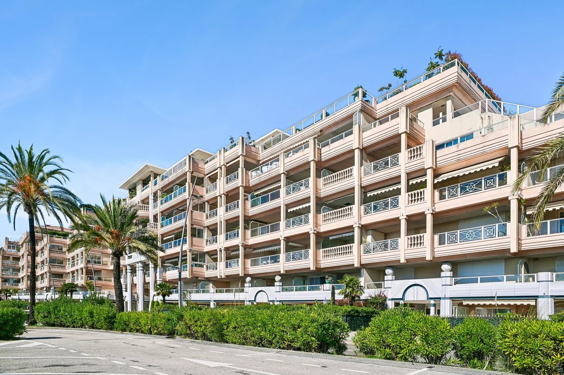 Apartment in Gabelle-Courcettes-Les Clos, Vallauris, France 2 - 17423469