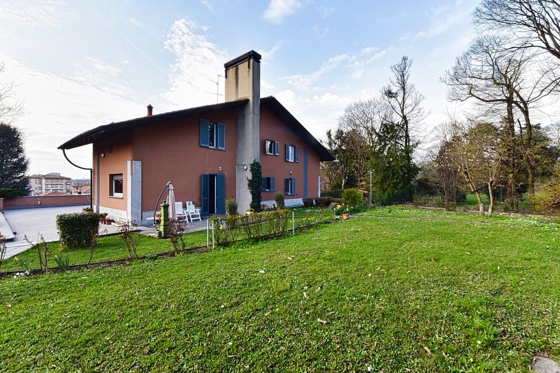 Villa in Carnate, Lombardy, Italy 4 - 17424848