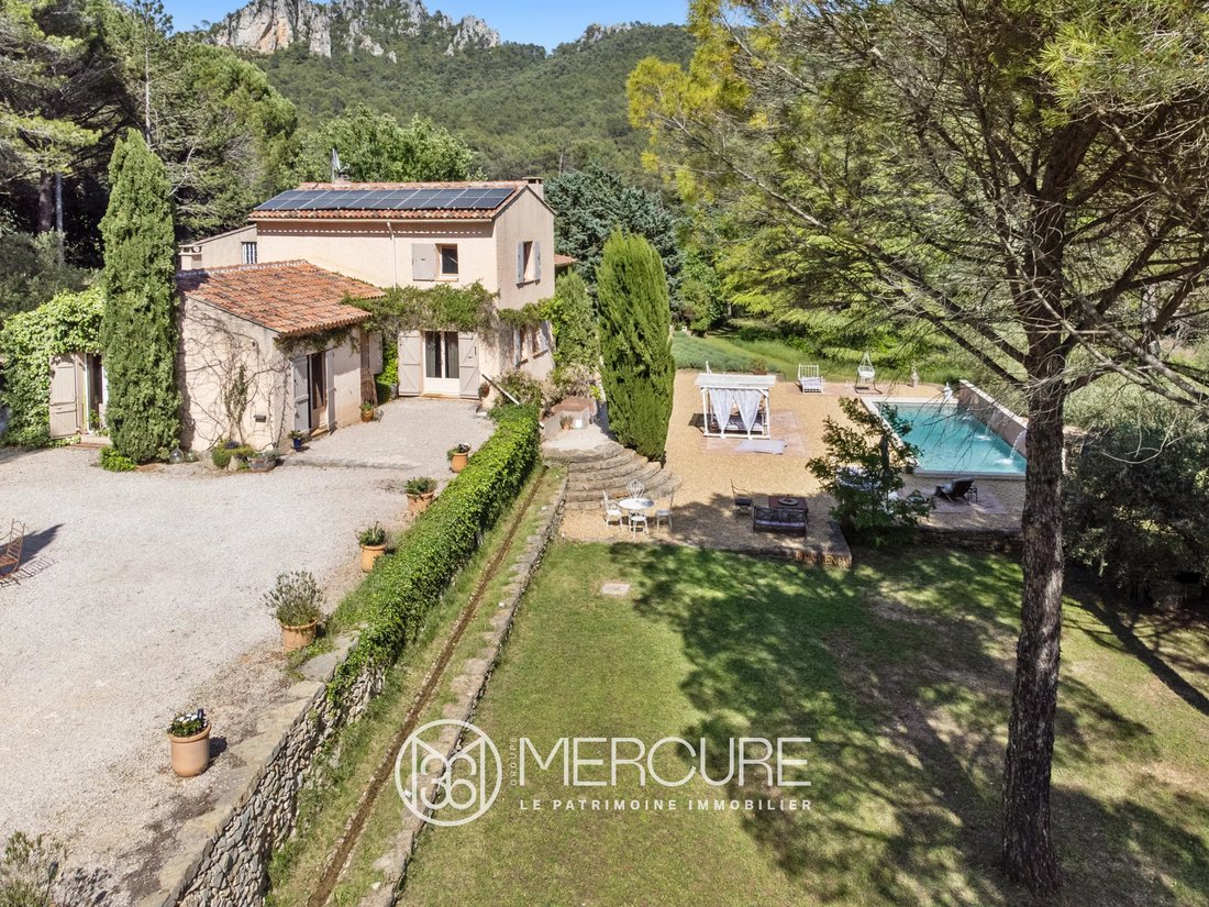 Tenuta a La Roquebrussanne, Provenza-Alpi-Costa Azzurra, Francia 3 - 15678872