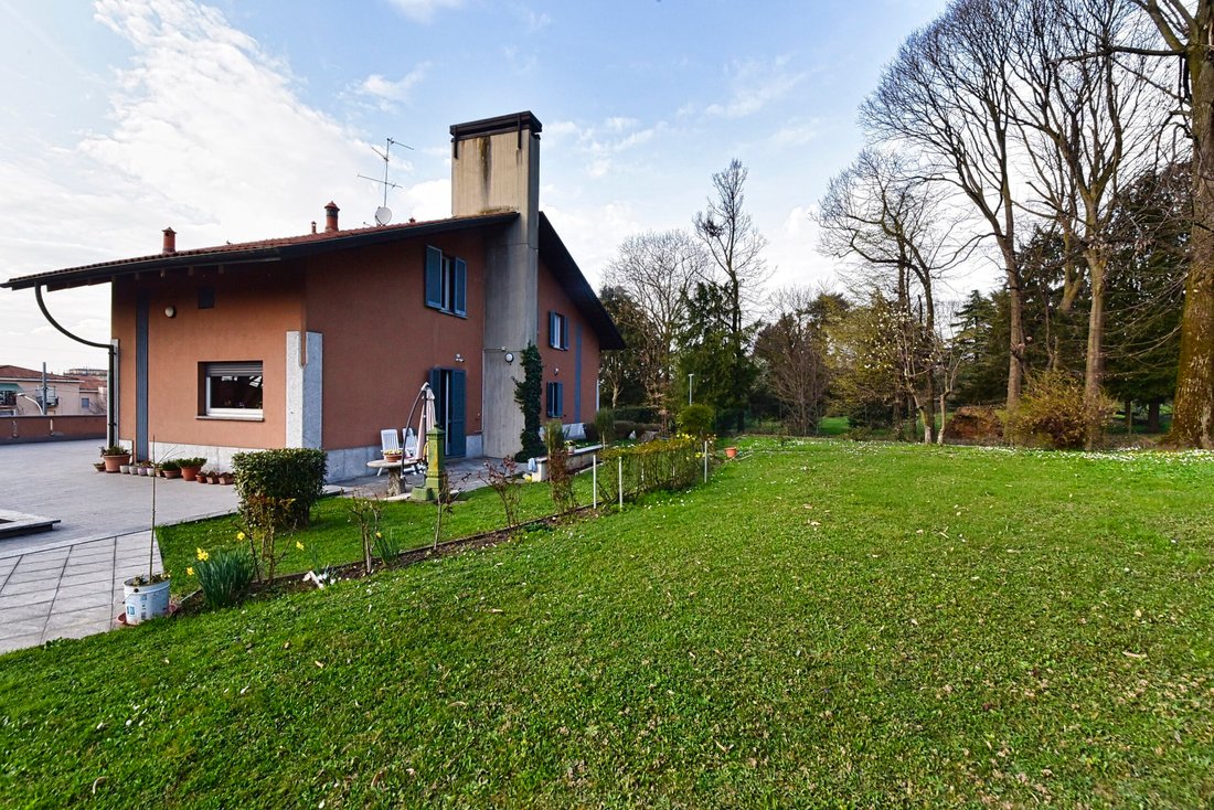 Villa in Carnate, Lombardy, Italy 1 - 17424848