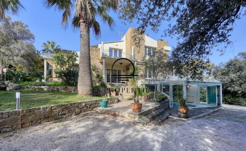 Villa in Nord, Sanary-sur-Mer, France 1
