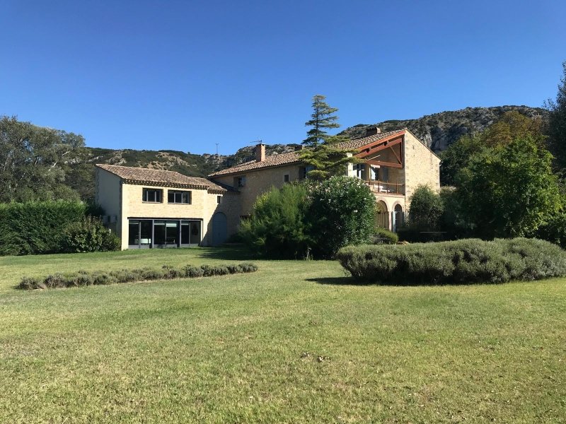 Villa in Pujaut, Occitania, France 1 - 17423678