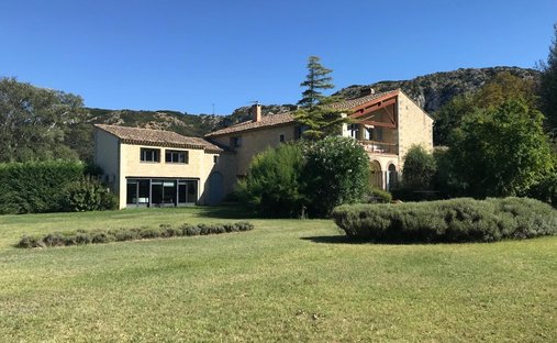 Villa in Pujaut, Occitania, France 1