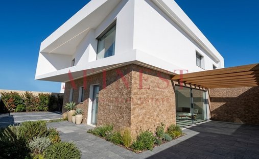 House in Fernao Ferro, Setubal, Portugal 1