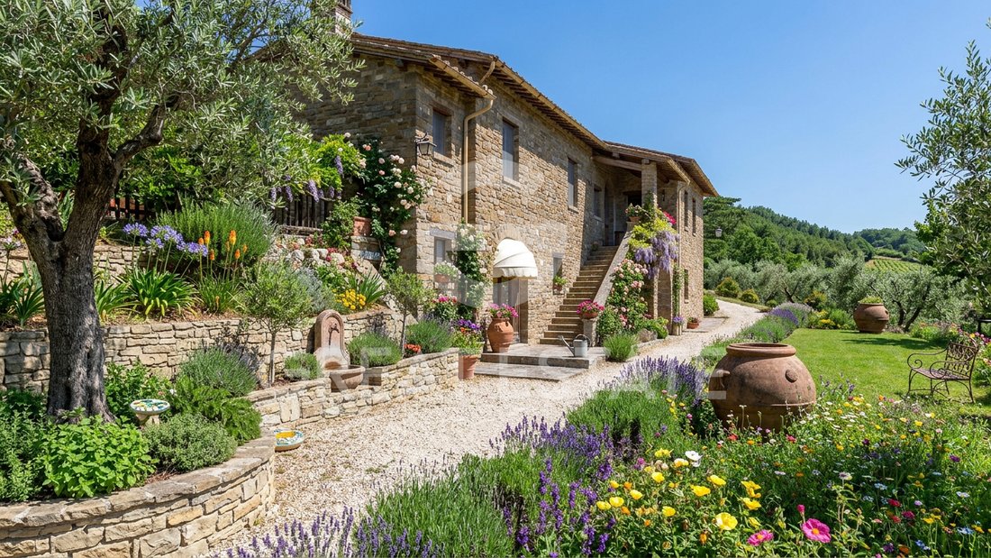 Estate in Assisi, Umbria, Italy 1 - 15998812