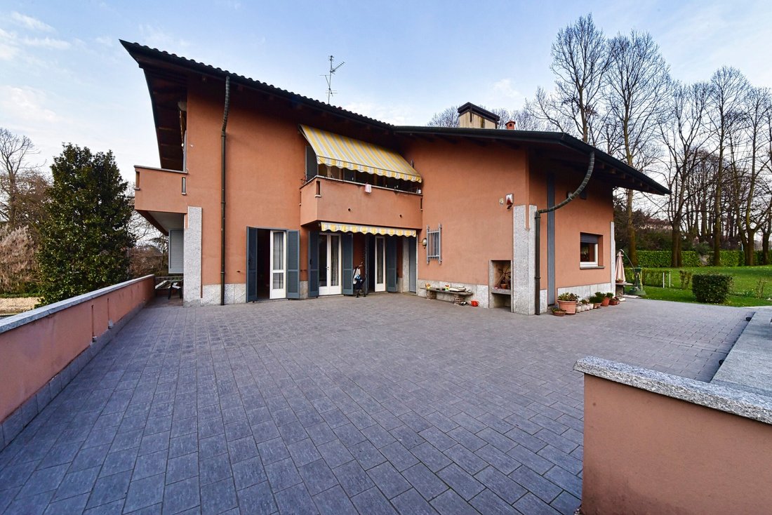 Villa in Carnate, Lombardy, Italy 2 - 17424848