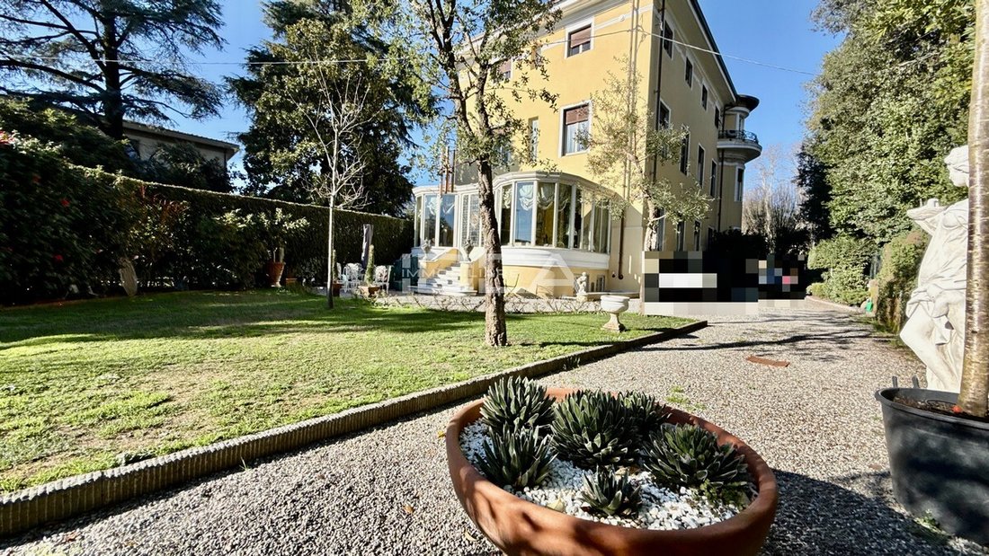 Villa in Historic Center, Lucca, Tuscany 4 - 17424754