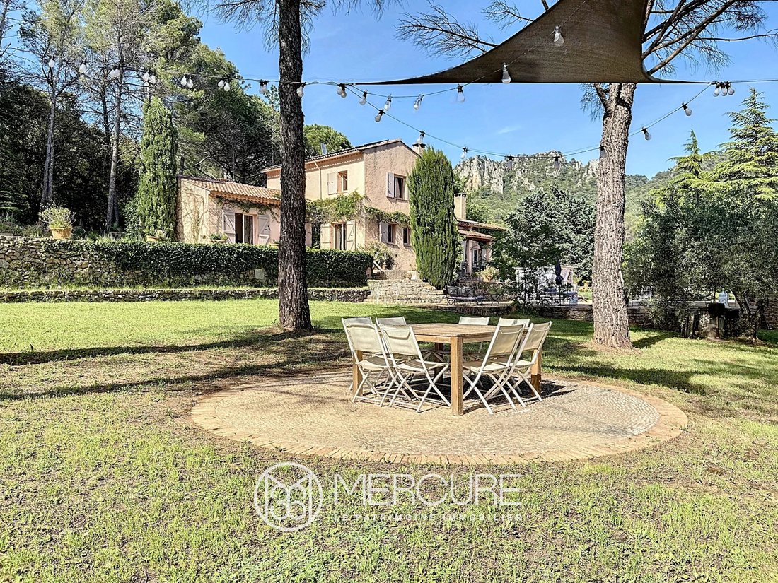 Tenuta a La Roquebrussanne, Provenza-Alpi-Costa Azzurra, Francia 4 - 15678872