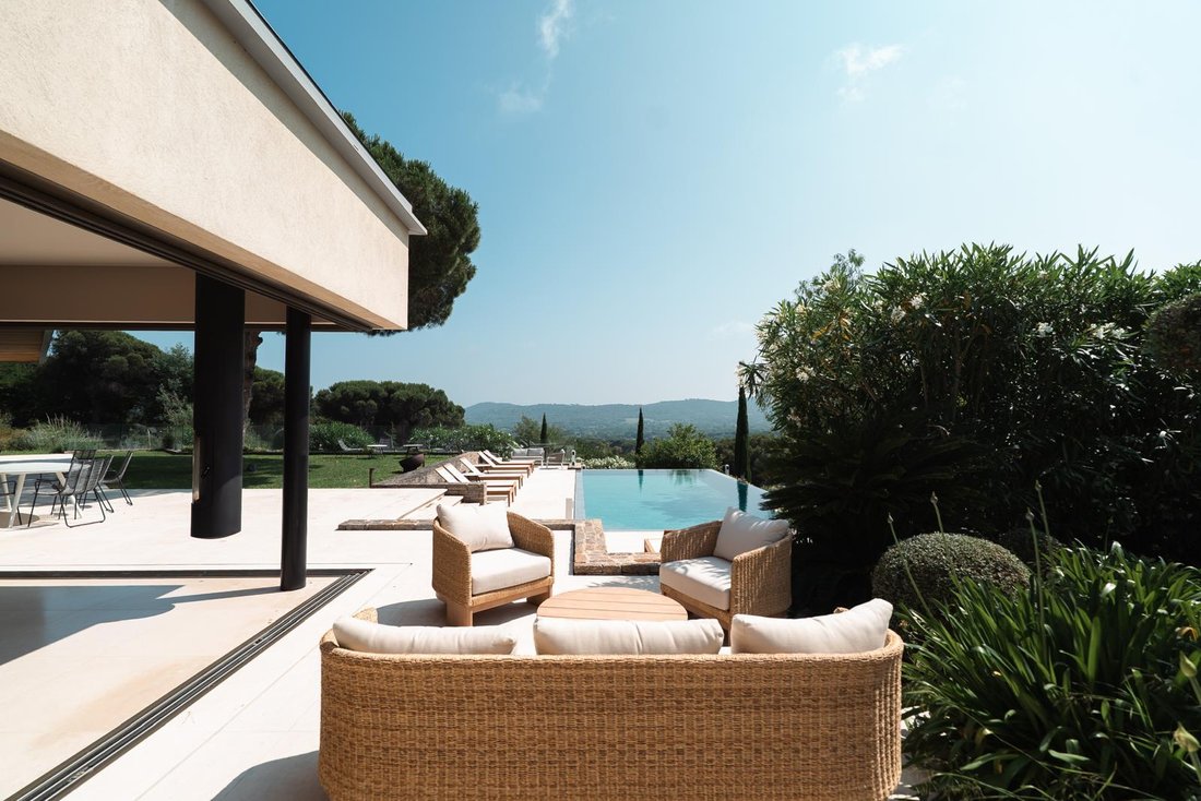 Villa in Ramatuelle, Provence-Alpes-Côte d'Azur, France 3 - 17424086