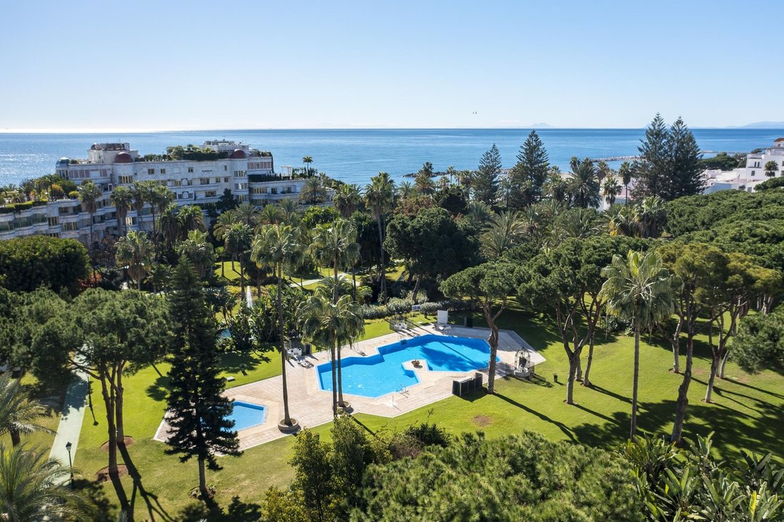 Apartment in Puerto Banus, Marbella, Spain 1 - 17427118