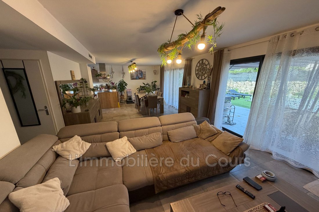 Villa in Saint-Mitre-les-Remparts, Provence-Alpes-Côte d'Azur, France 3 - 17426879