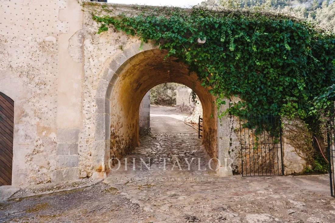 Estate in Puigpunyent, Balearic Islands, Spain 4 - 17426858