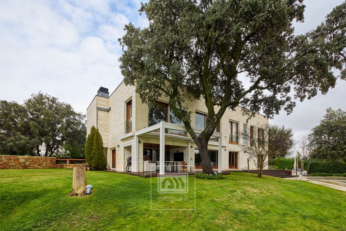 Villa in La Moraleja, Alcobendas, Comunidad de Madrid 2 - 17426866