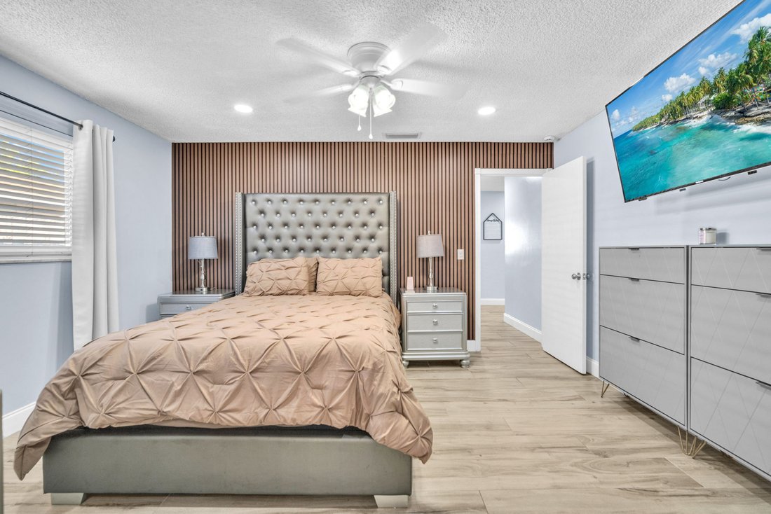 Boca Raton, Florida, United States 4 - 17427273