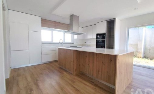 Townhouse in Cadaval e Pero Moniz, Lisbon, Portugal 1