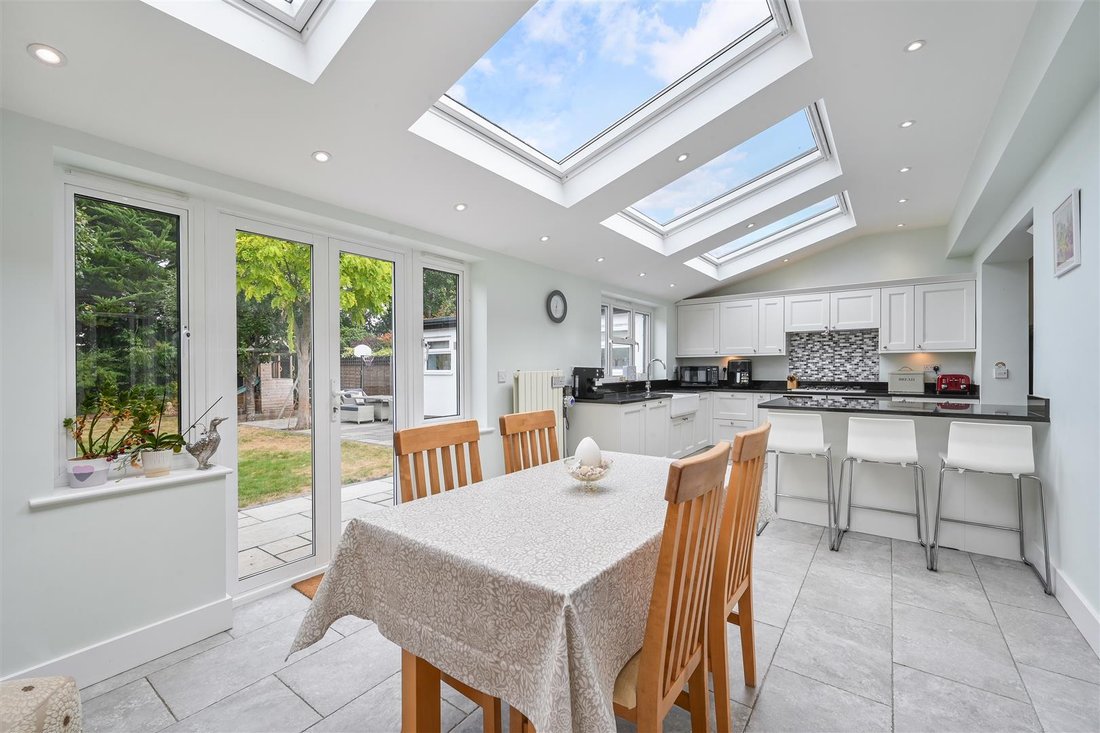 House in Epsom and Ewell, England 5 - 17427387