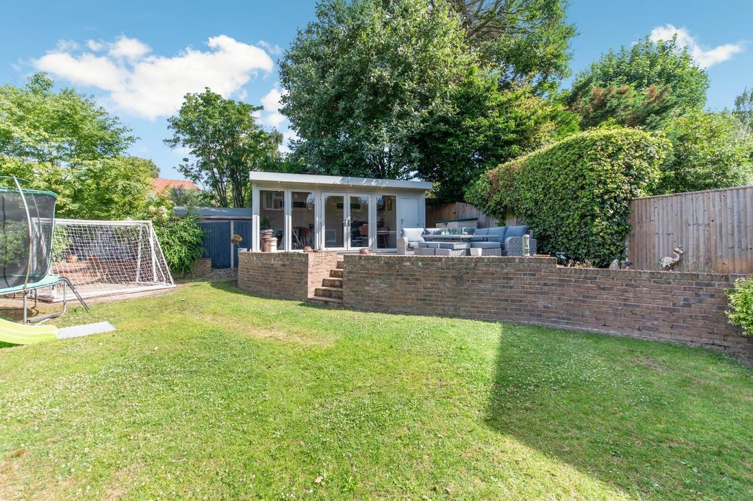 House in Nork, Reigate and Banstead, England 4 - 17427401