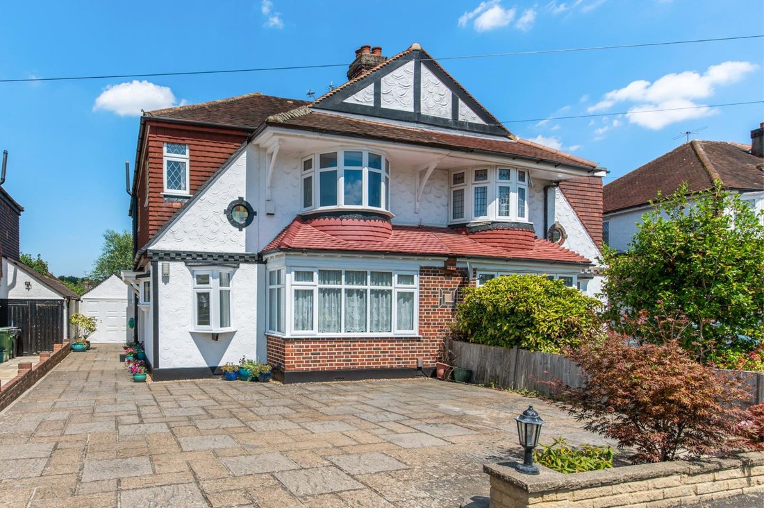 Chalet in Epsom, England, United Kingdom 1 - 17427347