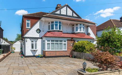 Chalet in Epsom, England, United Kingdom 1