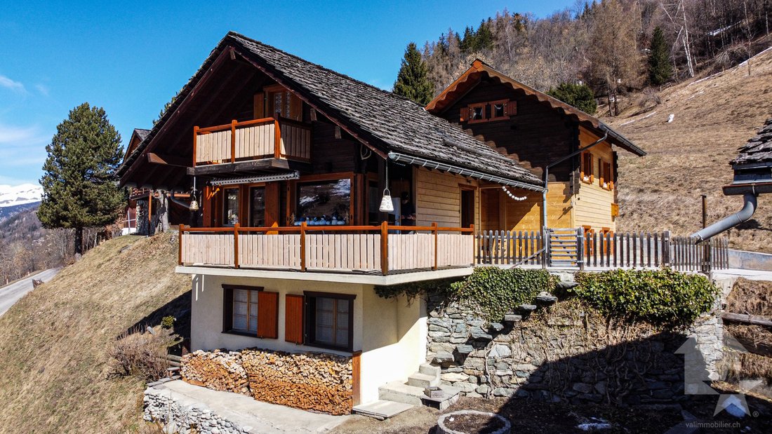 Pleasant Chalet On Three Levels With Panoramic View