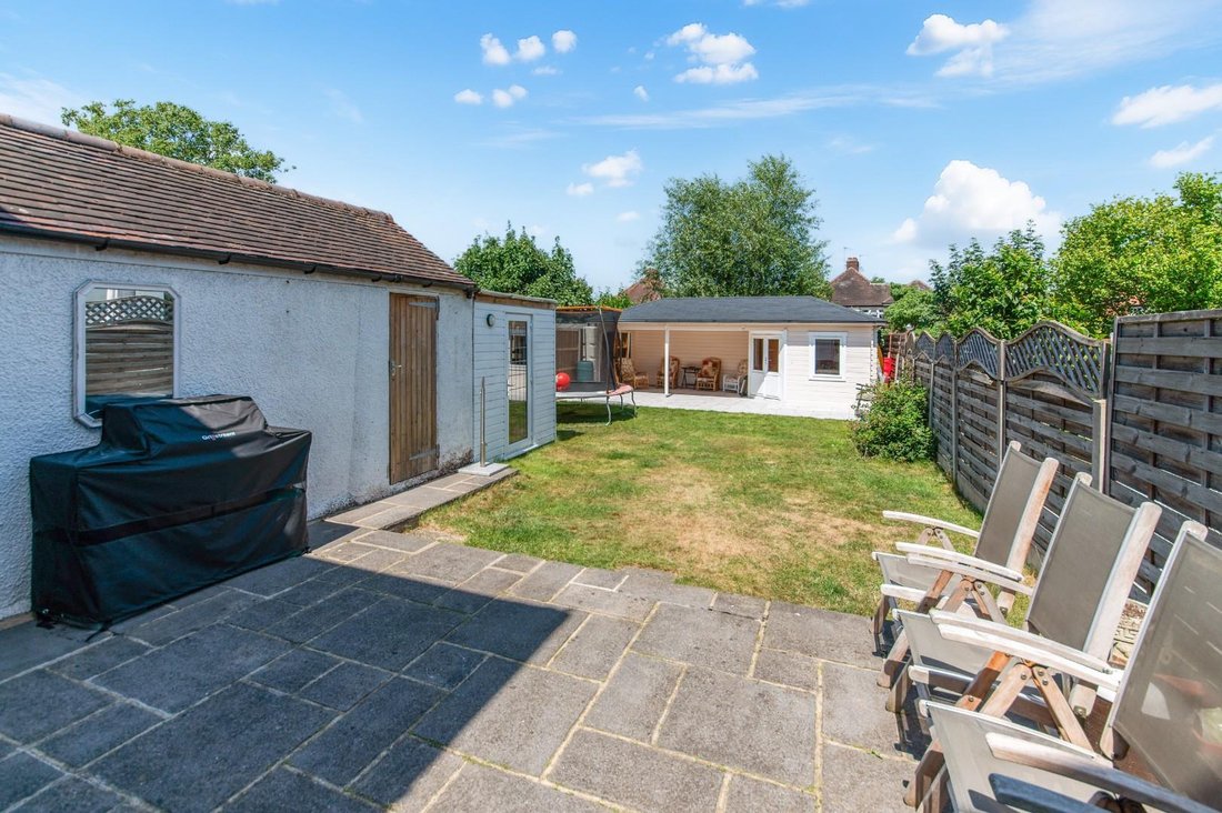 Chalet in Epsom, England, United Kingdom 2 - 17427347