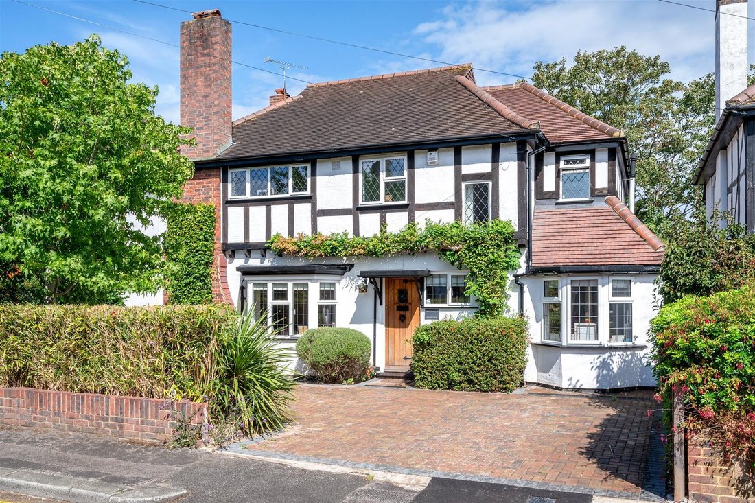 House in Epsom and Ewell, England 1 - 17427387
