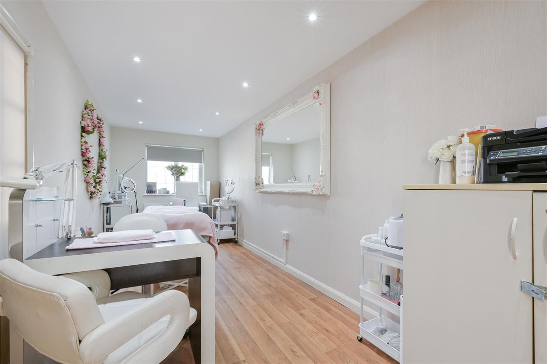 House in Epsom, England, United Kingdom 5 - 17427368