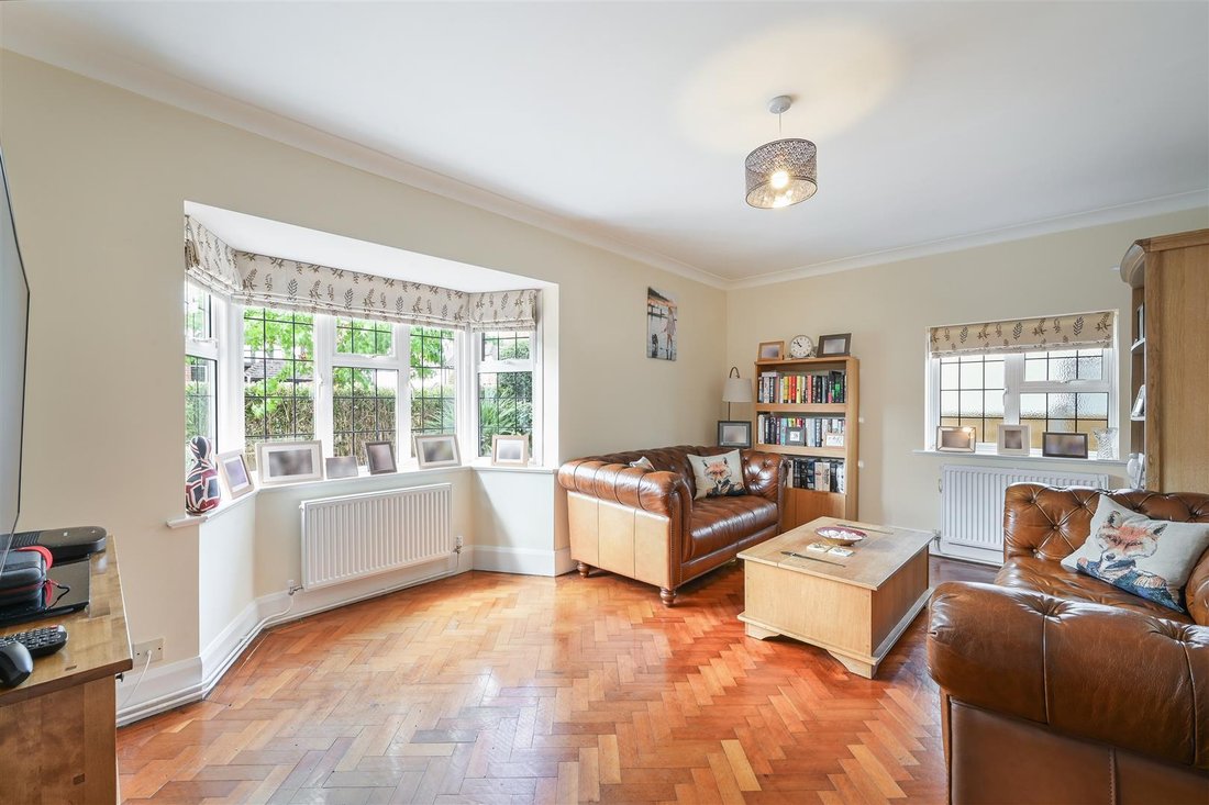 House in Epsom and Ewell, England 2 - 17427387