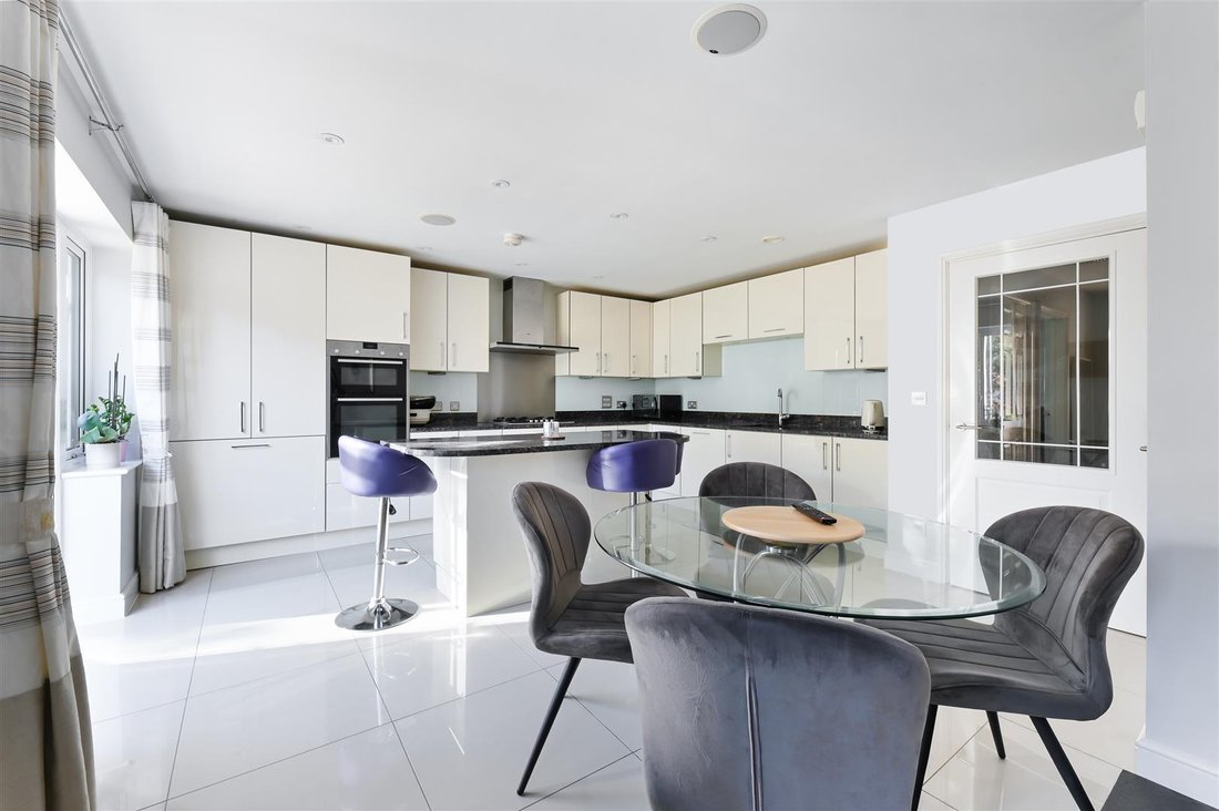 House in Epsom, England, United Kingdom 4 - 17427413