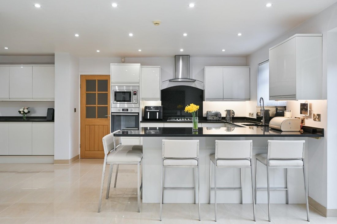 House in Epsom, England, United Kingdom 2 - 17427368
