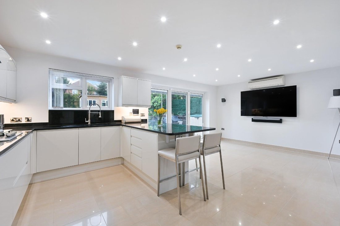 House in Epsom, England, United Kingdom 3 - 17427368