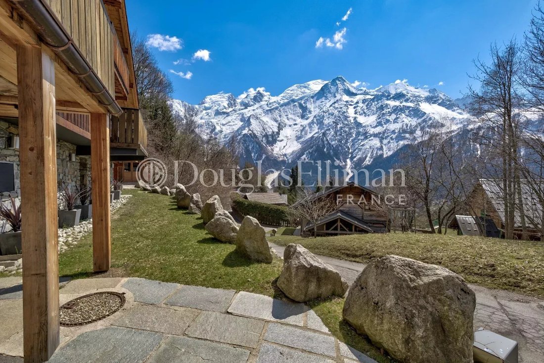Chalet in Les Houches, Auvergne-Rhône-Alpes, France 4 - 17429737