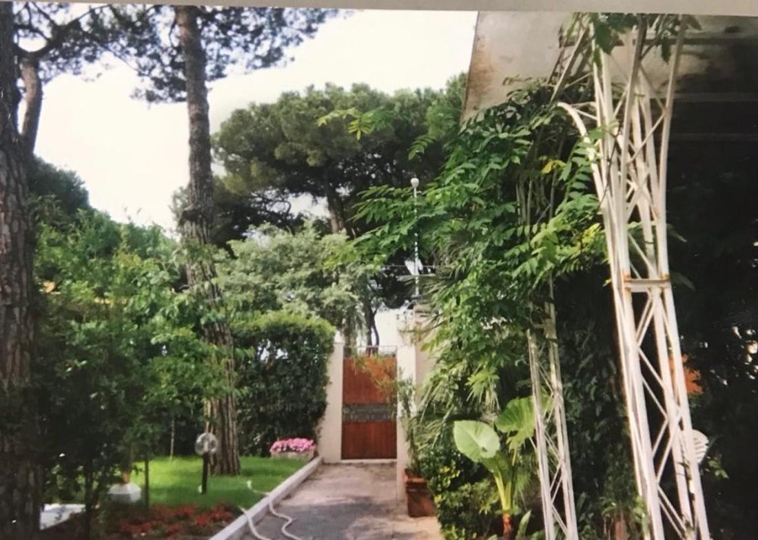Villa in Marina di Carrara, Tuscany, Italy 2 - 17431269
