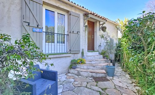 Villa in Centre du Village, La Colle-sur-Loup, France 1