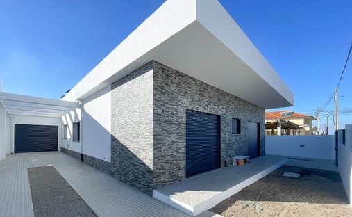 House in Fernao Ferro, Setubal, Portugal 1