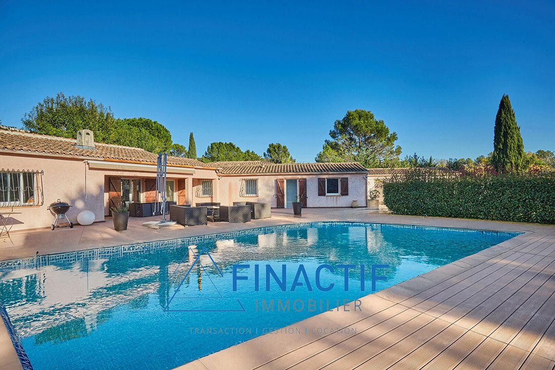 Villa in Châteauneuf-le-Rouge, Provence-Alpes-Côte d'Azur, France 2 - 17431809